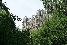 Immeubles de la rue Manin vus depuis le parc des Buttes-Chaumont