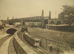 La rivière Vienne à côté du premier métro, dans les années 1900.