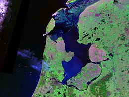 Photographie satellite des Pays-Bas avec en son centre l'IJsselmeer
