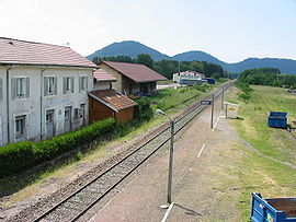 L'ancienne gare à gauche