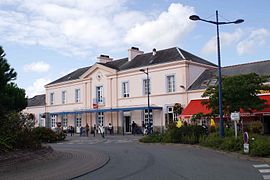 Gare-Auray-extérieur-1-2009.jpg