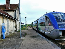 Autorail moderne desservant la gare de Marseille-en-Beauvaisis à l'été 2007