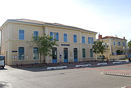 Gare de Pertuis façade extérieure