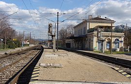 La gare depuis l'ancien passage à niveau