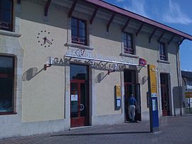 Entrée du bâtiment voyageurs de la gare de Biganos-Facture.