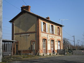 Ancien bâtiment voyageurs à l'entrée de la gare.