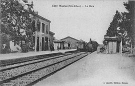 Intérieur de la gare de Mauron vers 1900.