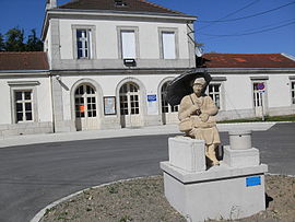 La place de la gare à Pagny-sur-Meuse