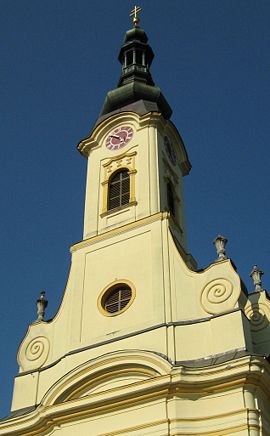 Clocher de la cathédrale Sainte Thérèse d'Ávila à Požega