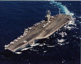 USS Eisenhower, en vue aérienne (1998).