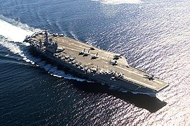 USS Nimitz, en vue plongeante.
