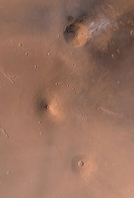 Volcans d'Elysium Planitia. De haut en bas :Hecates Tholus, Elysium Mons et Albor Tholus.