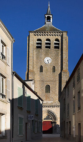 Façade ouest du clocher depuis la rue de l'église