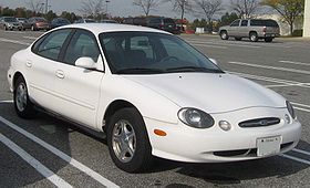 1998-99 Ford Taurus Sedan.jpg
