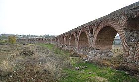 L'aqueduc romain de Skopje, le monument le plus connu de Boutel