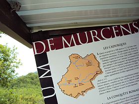 A l'entrée du site de l'oppidum de Murcens - Lot - France.jpg