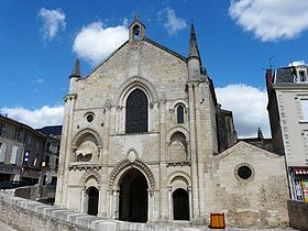 La façade de l'église abbatiale