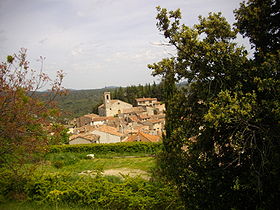 Ampus : Une vue du village dans le site