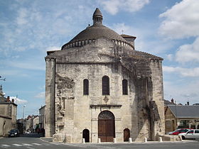 La façade occidentale de l'église Saint-Étienne-de-la-Cité