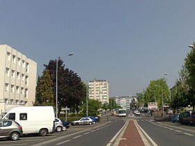 La section nord du Boulevard Allonneau ; au fond, la Place de l'Europe.