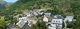 Vue générale du village d'Aulon dans les Hautes-Pyrénées.