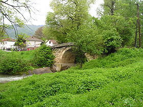 Le village et le pont de Bogomila
