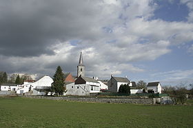 Le village et son église Saint-Lambert vus du sud