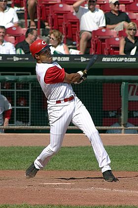 Baseball barry larkin 2004.jpg