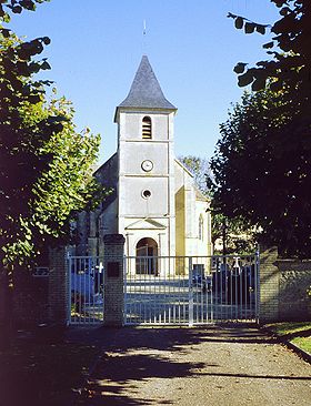 Église Saint-Hilaire du XIIe et XIXe siècle.