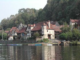 Le village au bord de la Dordogne en 2003