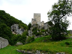 Les ruines du château des Comtes de Comminges, à Bramevaque