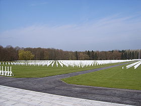 Sépultures du cimetière américain de Neuville-en-Condroz