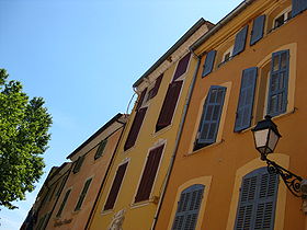 Façades de style provençal, rue du Maréchal Foch