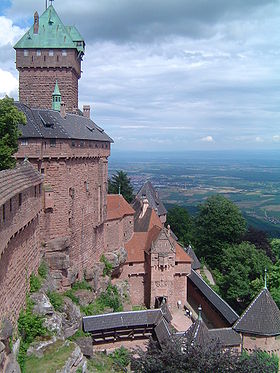 Vue du château sur la plaine d'Alsace (au fond, la Forêt-Noire)
