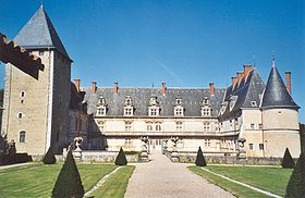 Chateau de Fleville-facade.jpg