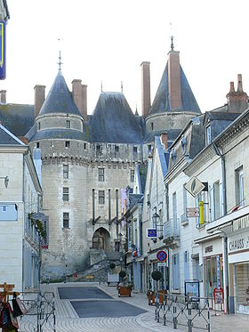 La rue Gambetta et le château