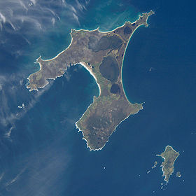 Image satellite des îles Chatham avec l'île Chatham (la plus grande).
