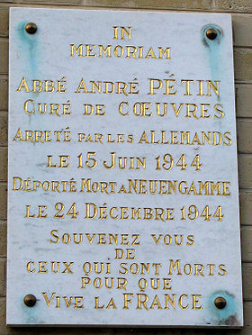Plaque à la mémoire de l'abbé André Pétin, mort en déportation.