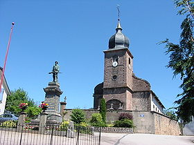 Église et monument aux morts