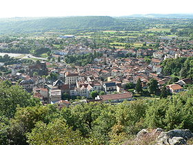Le village de Volvic vu depuis Notre-Dame de la Garde