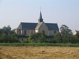 Église Saint-Gilles vue depuis un champ