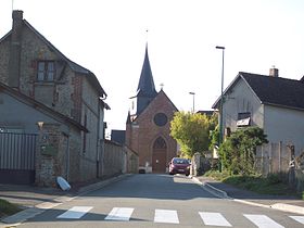 Vue de l'église de Flipou, en venant de la route de Pont-Saint-Pierre