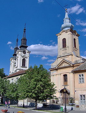 Églises orthodoxe et catholique à Sremski Karlovci