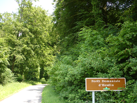 Entrée de la forêt d'Hesdin depuis la commune d'Aubin-Saint-Vaast.