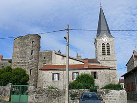 L'église et les restes des fortifications du village