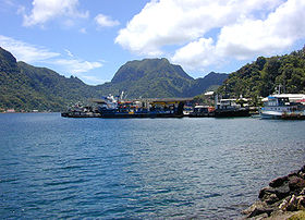 Une portion des docks de Fagatogo dans le port de Pago Pago.