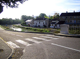 Le canal de Bourgogne vu en direction de Velars