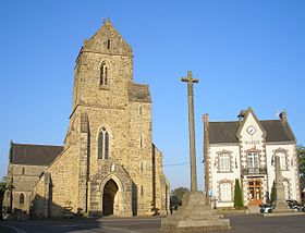 L'église Saint-Laurent, la croix de 1571 et la mairie