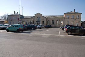Gare de Chantilly-Gouvieux CRW 0823.jpg