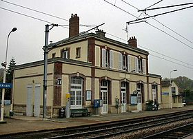 Gare de Chars02 041031.jpg